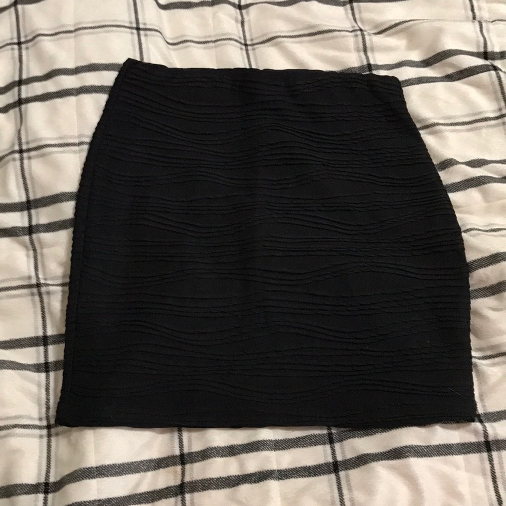Black pencil skirt with rippled design